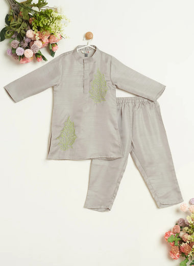 APPLIQUE PATCHED KURTA SET