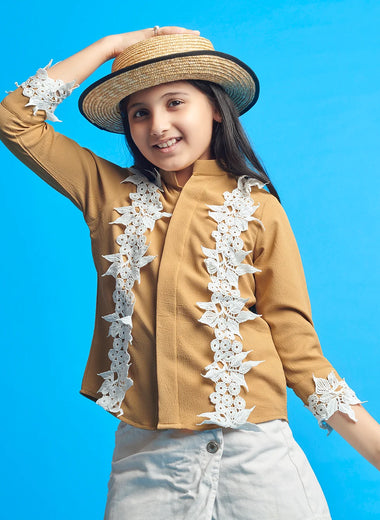 Ocher & White Lace It Up